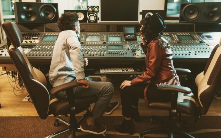 Anatomy of a Hit Song: วิทยาศาสตร์เบื้องหลังเพลงป๊อปที่ทำให้คุณฟังซ้ำไม่หยุด