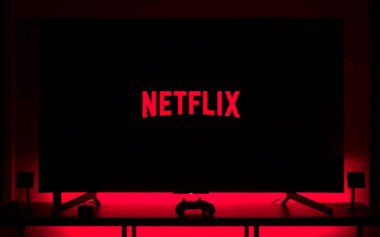 แฟน ๆ เชื่อว่า Netflix กำลังซ่อน hint ของซีรีส์ดังเรื่องใหม่